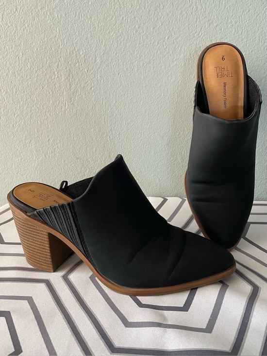 Time and Tru Shoes - 🌱5/$25🌱 Time and Tru | Memory Foam Black Faux Leather Block Heel Pointed Mule